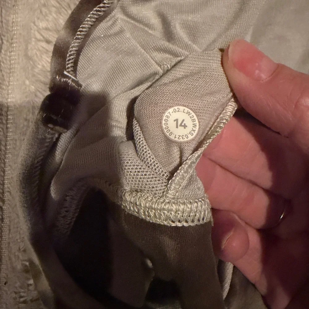Lululemon Flow Y Nulu Bra A-C Cup Diamond Dye Light Sage Medium Olive Size 14